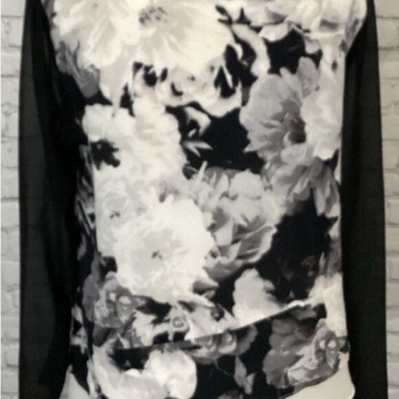 DKNYC Blouse Top Women’s Size Medium Color Black White Floral Pattern - Picture 4 of 10